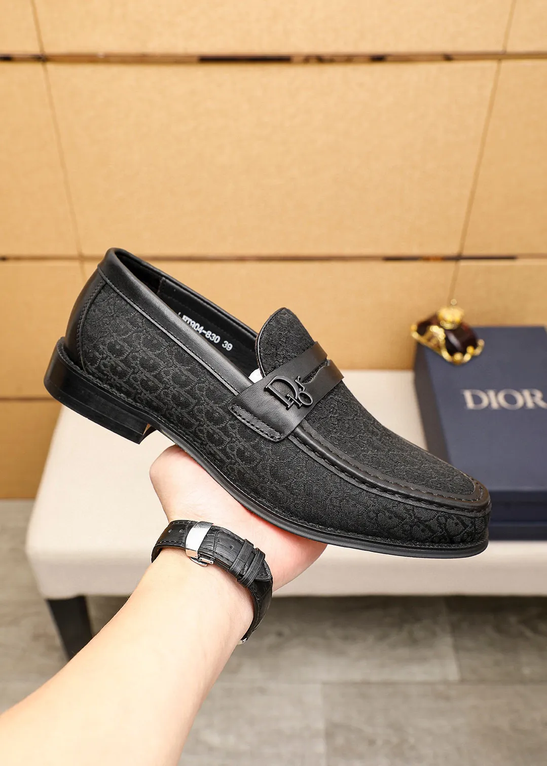 Men's shoes 💰480 💐 Product trademark: Dior "Dior" casual leather shoes Regular size: 39-44 (38.45.46🉑️Customized) Product materials: Selected Italian imported first-layer calfskin upper, imported water-dyed 🐂 cowhide lining. Strong three-dimensional visual effect, original outsole color: 2 colors available